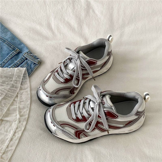 Damen sportliche Sneakers im modernen Design EB