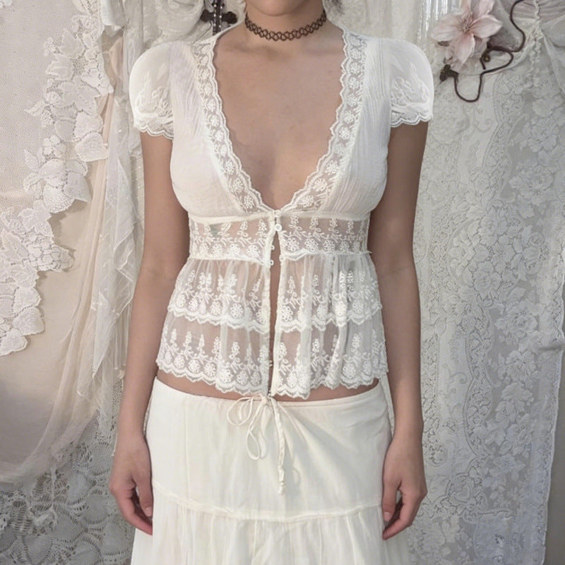 Damen Spitzenbluse mit Rüschendetails und tiefem V-Ausschnitt EB