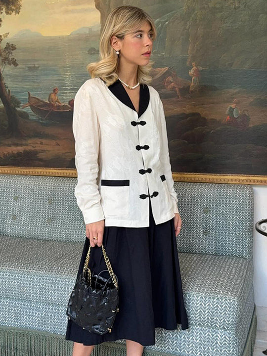 Damen Leichte Blazerjacke mit dekorativen Knöpfen und eleganten Taschen EB