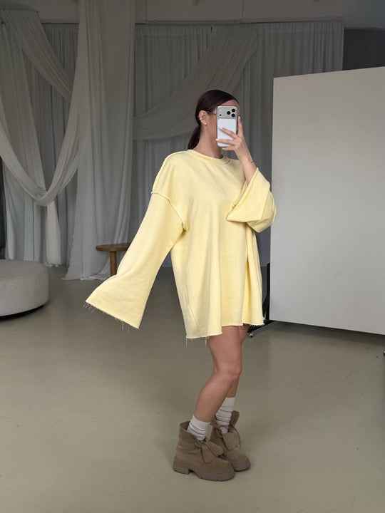 Damen oversized Sweatshirt-Kleid mit ausgefranstem Saum und weiten Glockenärmeln Eichborn Berlin