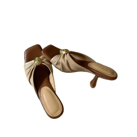 Damen elegantes Mules mit Raffungen und schickem Schmuckdetail EB