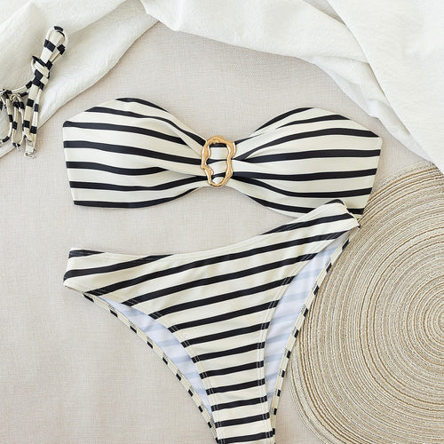 Damen Bandeau-Bikini mit trendigem Streifenmuster und modischem Ring-Detail EB