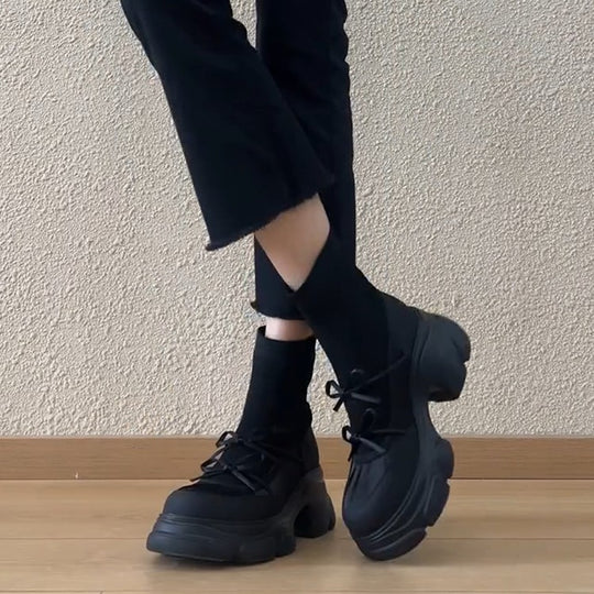 Damen sportive Plattform-Sneaker mit innovativem Sohlenprofil und atmungsaktiver Mesh-Oberfläche EB