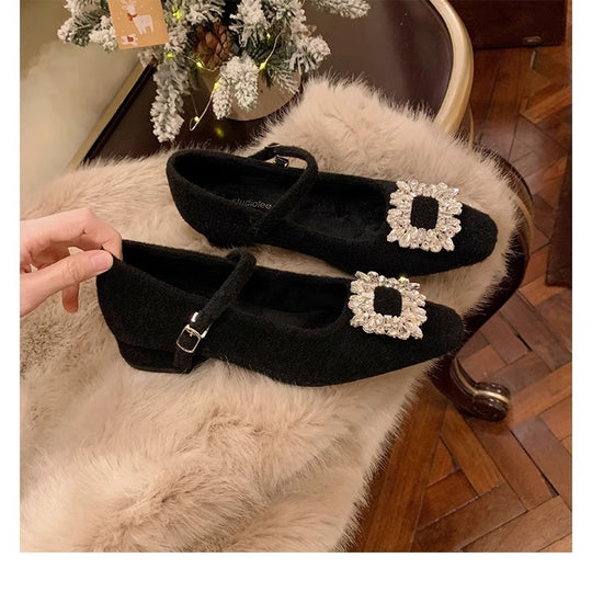Damen Ballerina-Schuhe mit funkelnden Strassdetails und nostalgischem Riemenverschluss EB