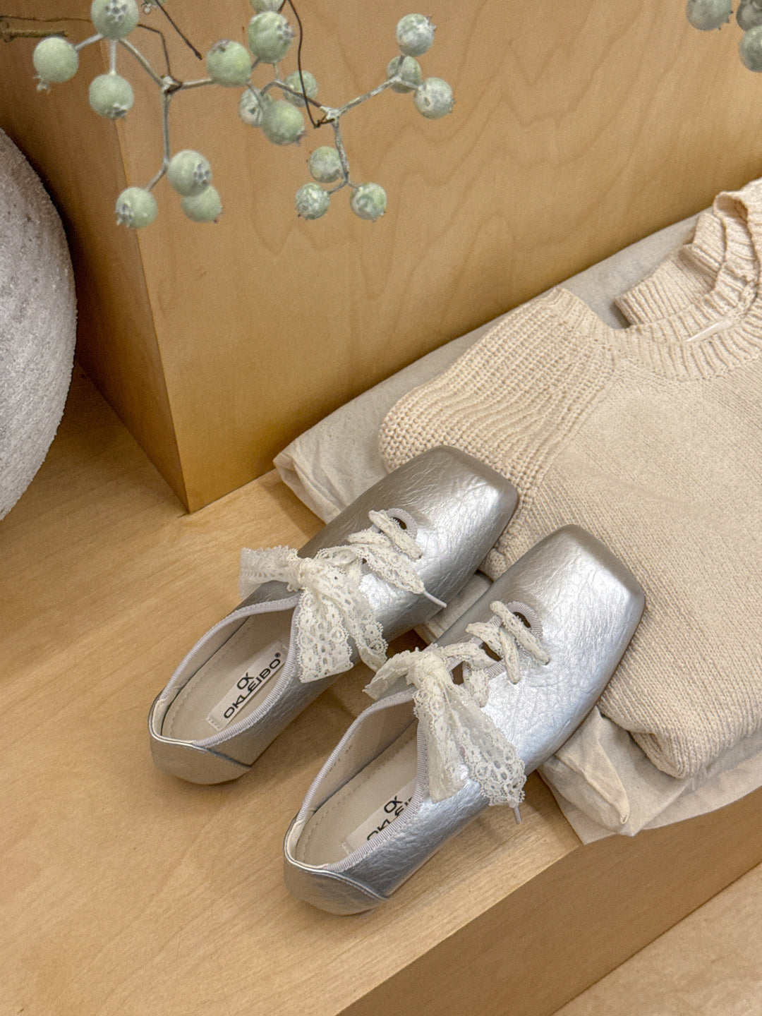Damen modische Ballerinas mit nostalgischem Spitzendesign und eleganter Schnürung EB