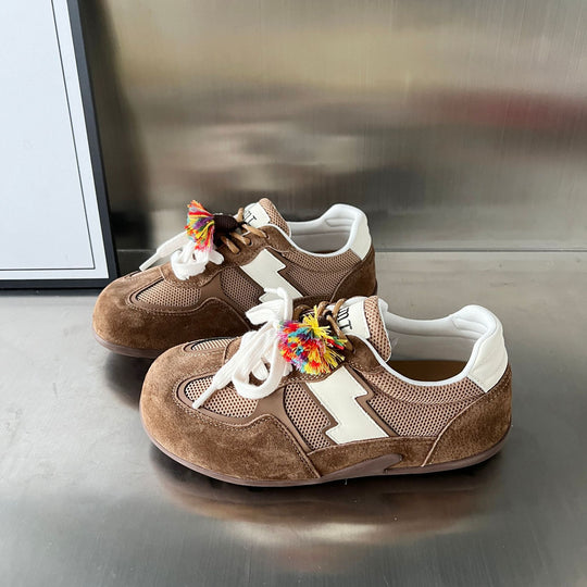 Damen Sportliche Sneaker mit atmungsaktiver Mesh-Oberfläche und buntem Quasten-Detail EB