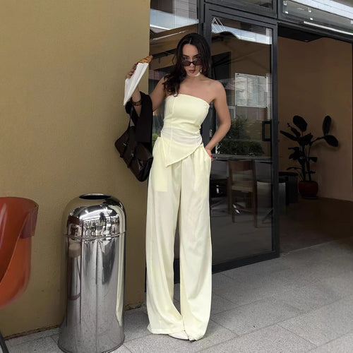 Damen elegantes Jumpsuit mit trägerloser Silhouette und asymmetrischem Design EB