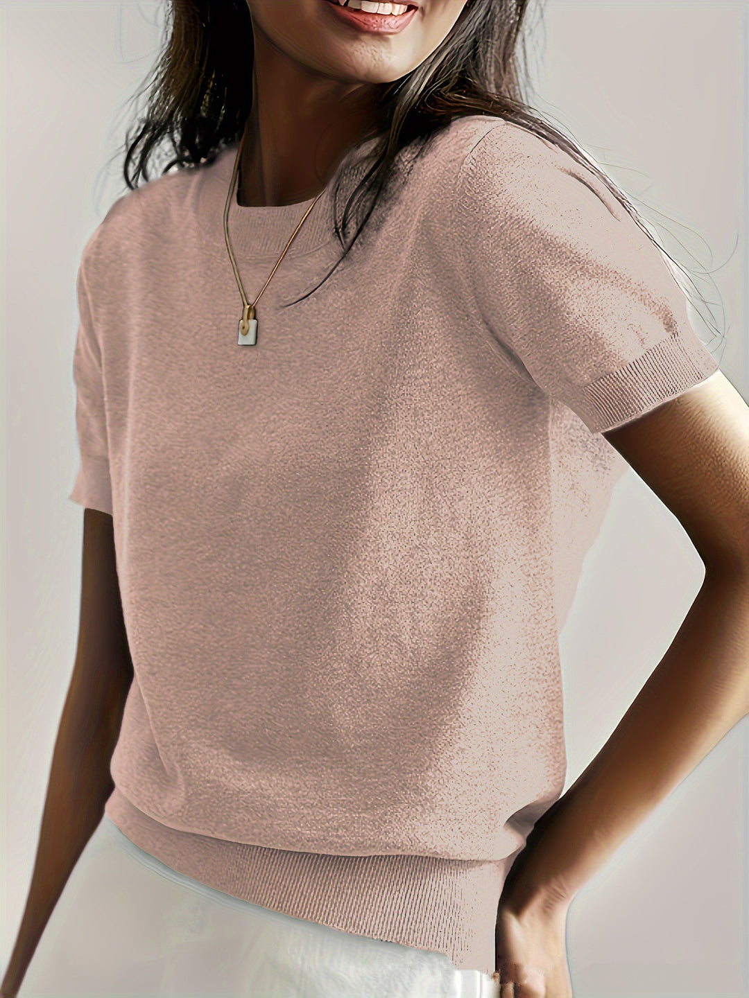 Damen Feinstrickpullover mit Kurzarmiger Silhouette und Weich Fließendem Material EB