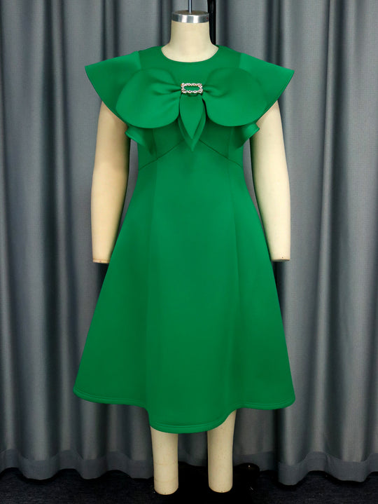 Damen Kleid mit extravagantem Kragen und edlen Details EB