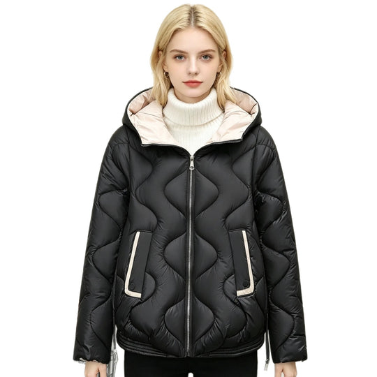 Damen nan wattierte Kurzjacke mit organischer Herzsteppung, abgerundetem Saum und paspelierten Pattentaschen EB