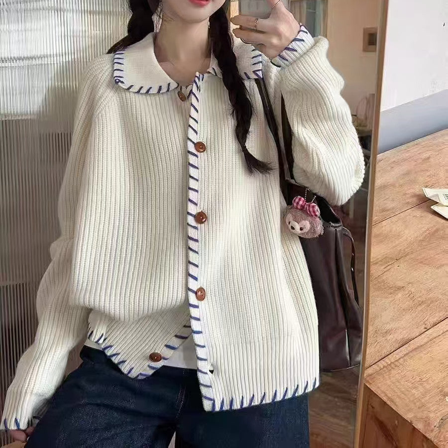 Damen Bequemer Strickcardigan mit kontrastierenden Knopfdetails und großem Kragen EB