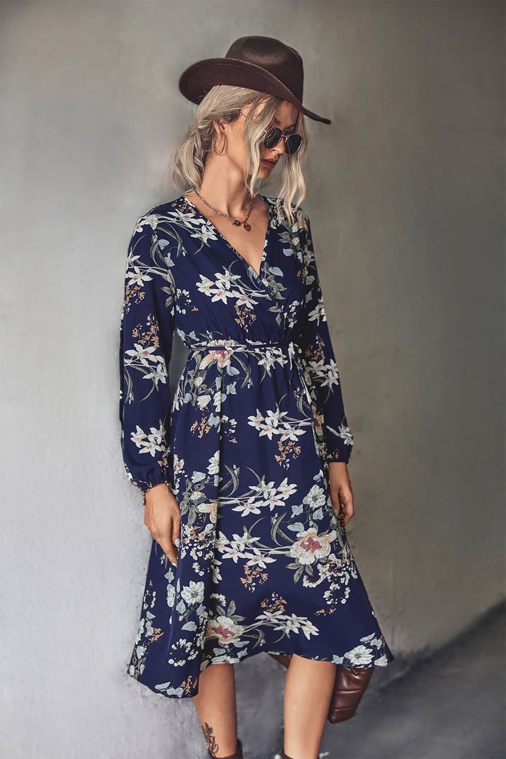 Damen Midi-Kleid mit elegantem floralem Design und tailliertem Gürtel EB