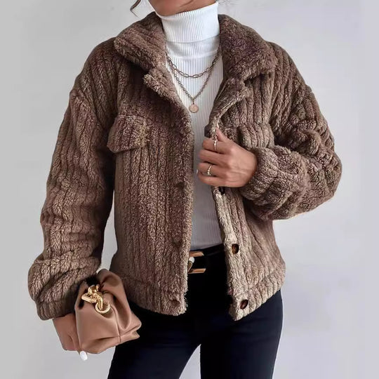 Damen nan kuschelige Teddyjacke mit Hemdkragen, Druckknopfverschluss und aufgesetzten Brusttaschen EB