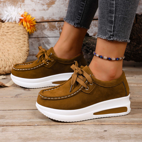 Damen Komfortable Slip-On Sneakers mit hochgezogenem Absatz EB