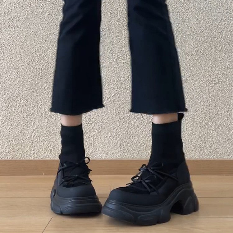 Damen sportive Plattform-Sneaker mit innovativem Sohlenprofil und atmungsaktiver Mesh-Oberfläche EB