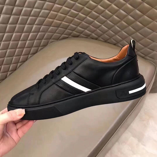 Herren Sneaker mit modischen Akzenten von EB
