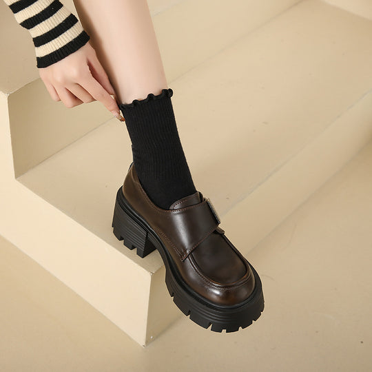 Damen Trendige Stiefeletten mit robuster Profilsohle und modischem Riemenverschluss EB
