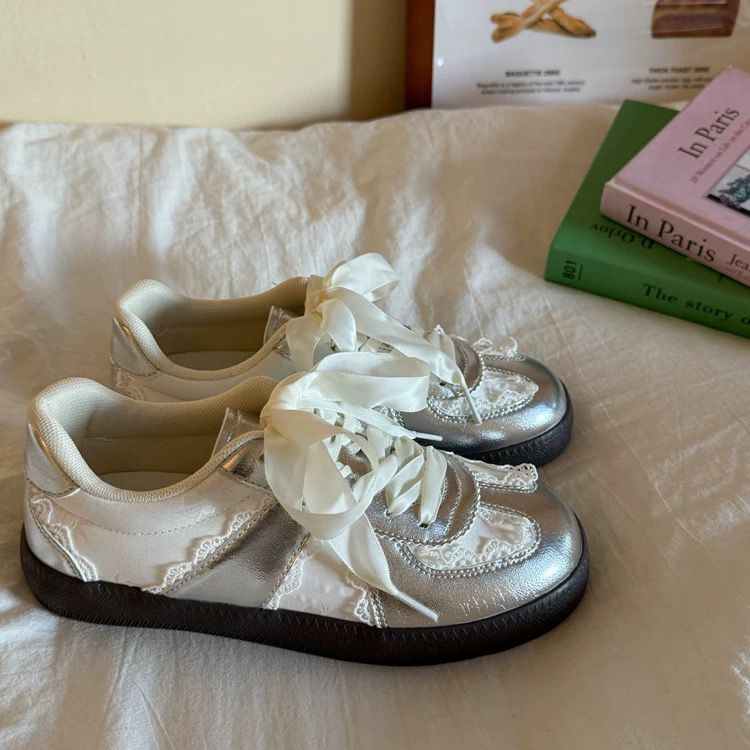 Damen Elegante Sneakers mit luxuriösem Satin-Obermaterial und verspielten Schleifen EB