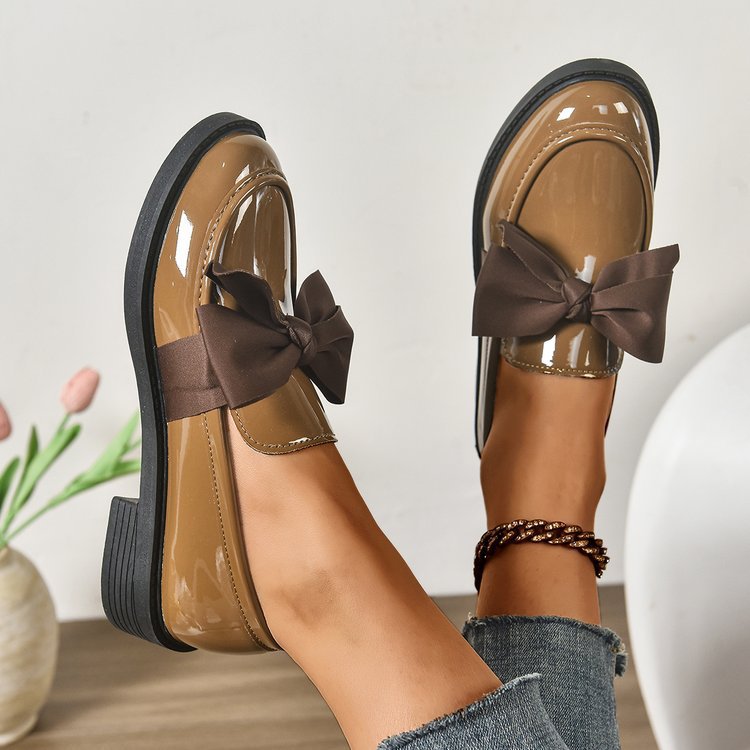 Damen elegante Mokassins mit Plastikoberfläche und modischem Schleifen-Detail EB