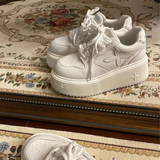 Damen Plateau Sneakers mit strukturiertem Obermaterial und rutschfester Sohle EB