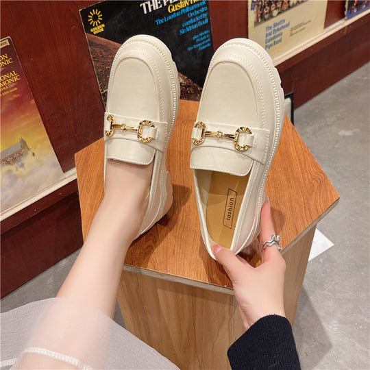 Damen modische Mokassins mit goldenen Schmuckdetails EB