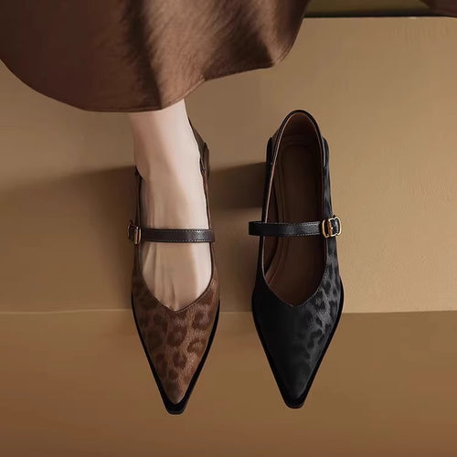 Damen elegante Pumps mit modischem Riemchen und klassischem Schnitt EB