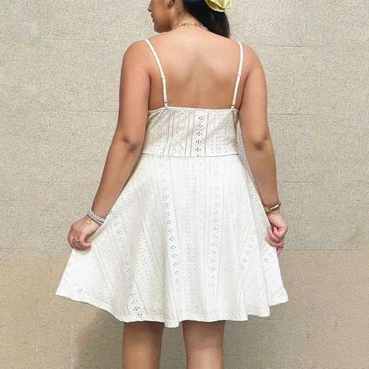 Damen Sommerliches Blütenmuster-Kleid mit Taillenband und Spitzenelementen EB