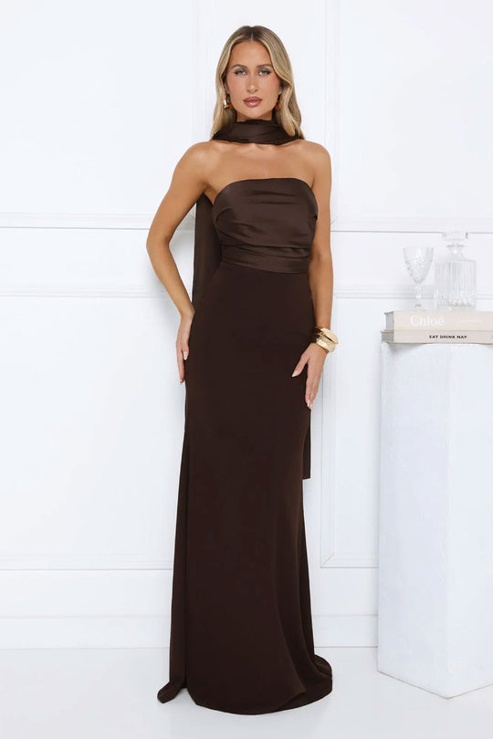 Damen Elegantes Abendkleid mit schulterfreiem Design und fließendem Stoff EB