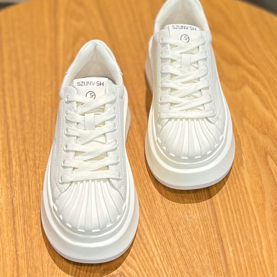 Damen Sneaker mit modischem Plateau und plissierter Vorderkappe EB