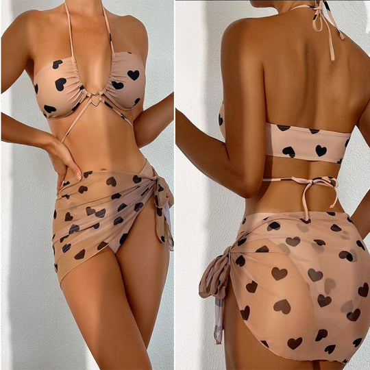 Damen Bikini-Set mit verspieltem Herzmuster und elegantem Wickelrock EB