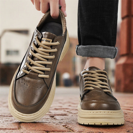 Herren robuste Plateau-Leder-Sneaker mit gepolstertem Fersenkragen, Zuglasche und griffiger Profilsohle EB