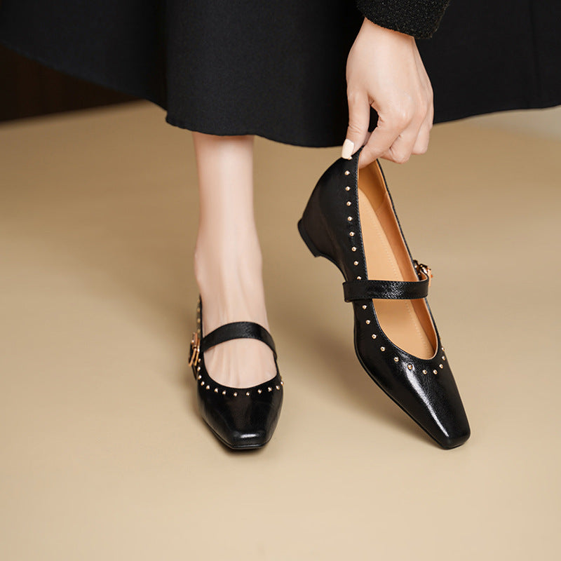 Damen Elegante Ballerinas mit dekorativen Nieten und verstellbarem Riemen EB