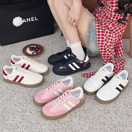 Damen Modische Sneaker mit verspielten Applikationen EB