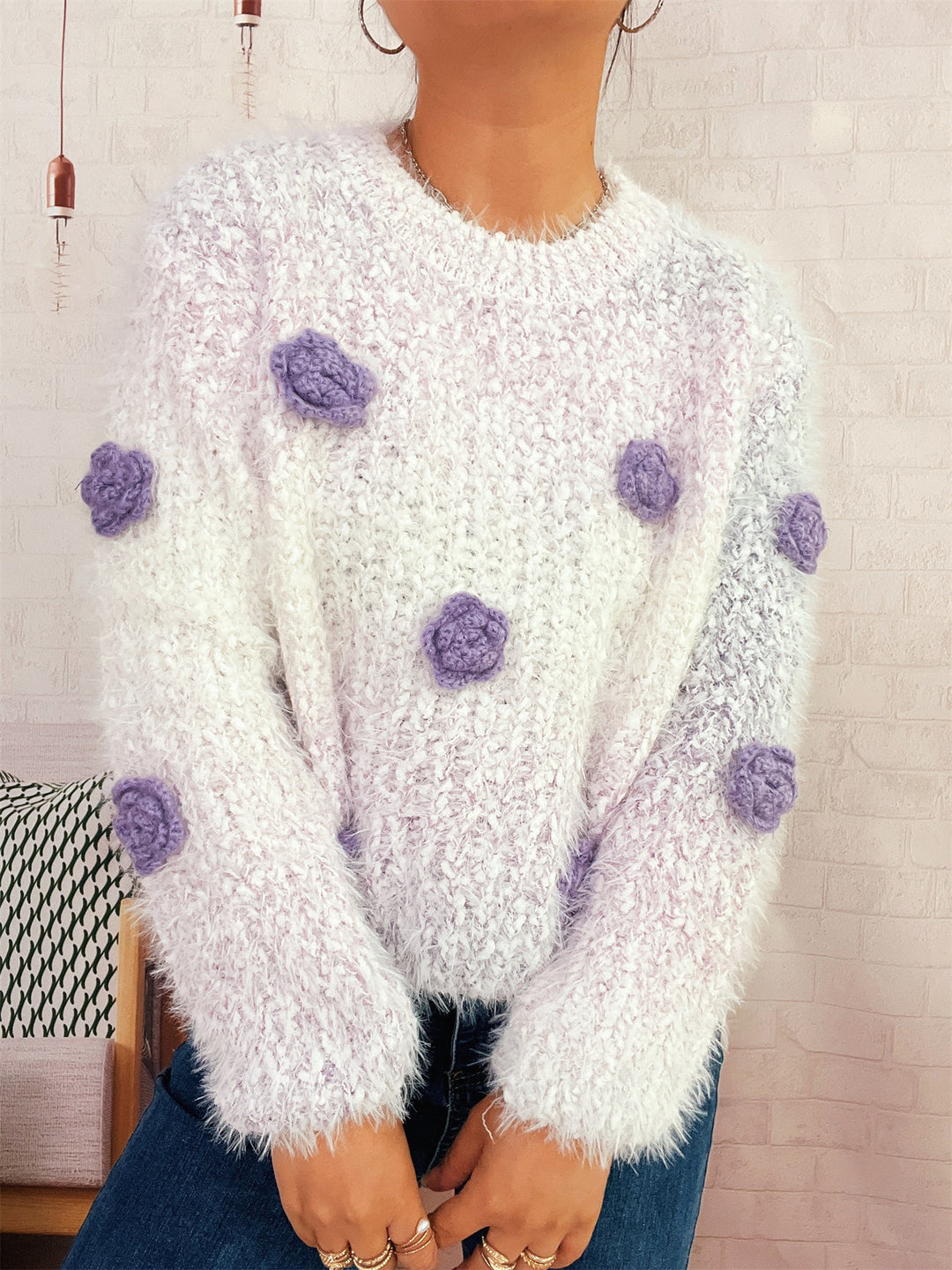 Damen gemütlicher, fluffiger Pullover mit verspielten Blumenapplikationen EB