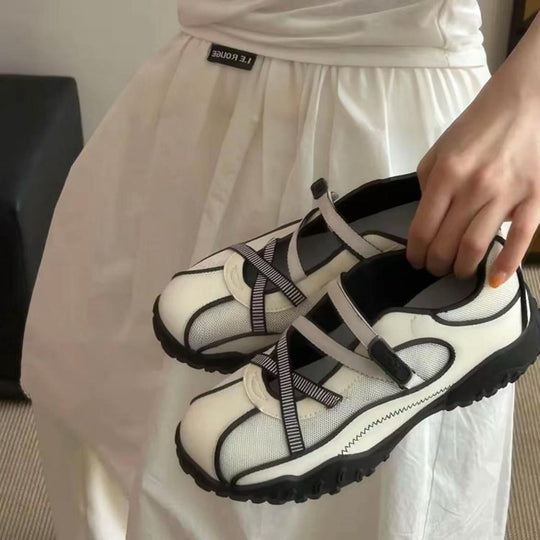 Damen Sportliche Sneakers mit modernem Netzdesign und elastischen Riemen EB