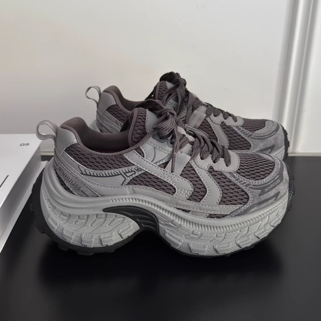 Damen Lauf-Sneaker mit dämpfender Mega-Sohle und atmungsaktiven Netz-Elementen EB