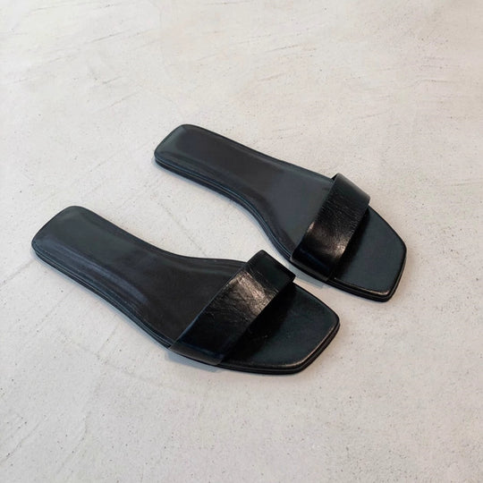 Damen Minimalistische Slides im zeitgenössischen Design mit breiter Riemenfront und bequemer Fußbettgestaltung EB