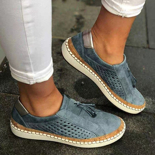 Damen Komfortable Slip-On Sneakers mit atmungsaktivem Obermaterial und dekorativen Fransen EB