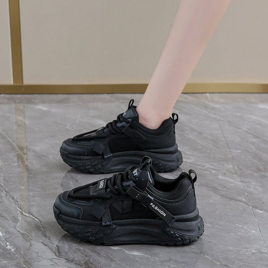 Damen Sportliche Sneakers mit modernem Mesh-Obermaterial und luftiger Sohle EB