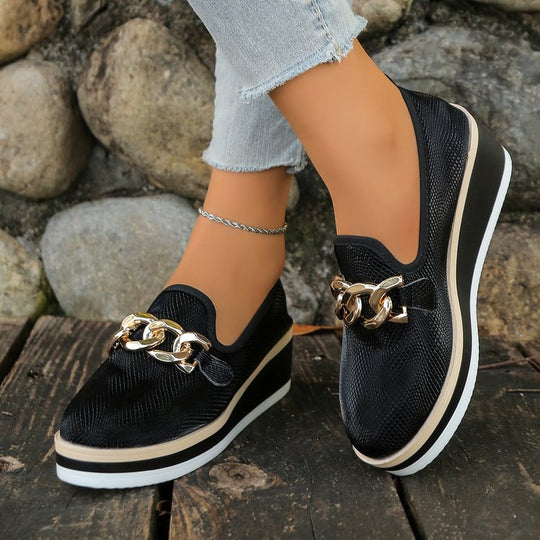 Damen slip-on Plateau-Loafer mit dekorativer Metallkette, strukturiertem Kunstleder und gepolstertem Komfortfußbett EB