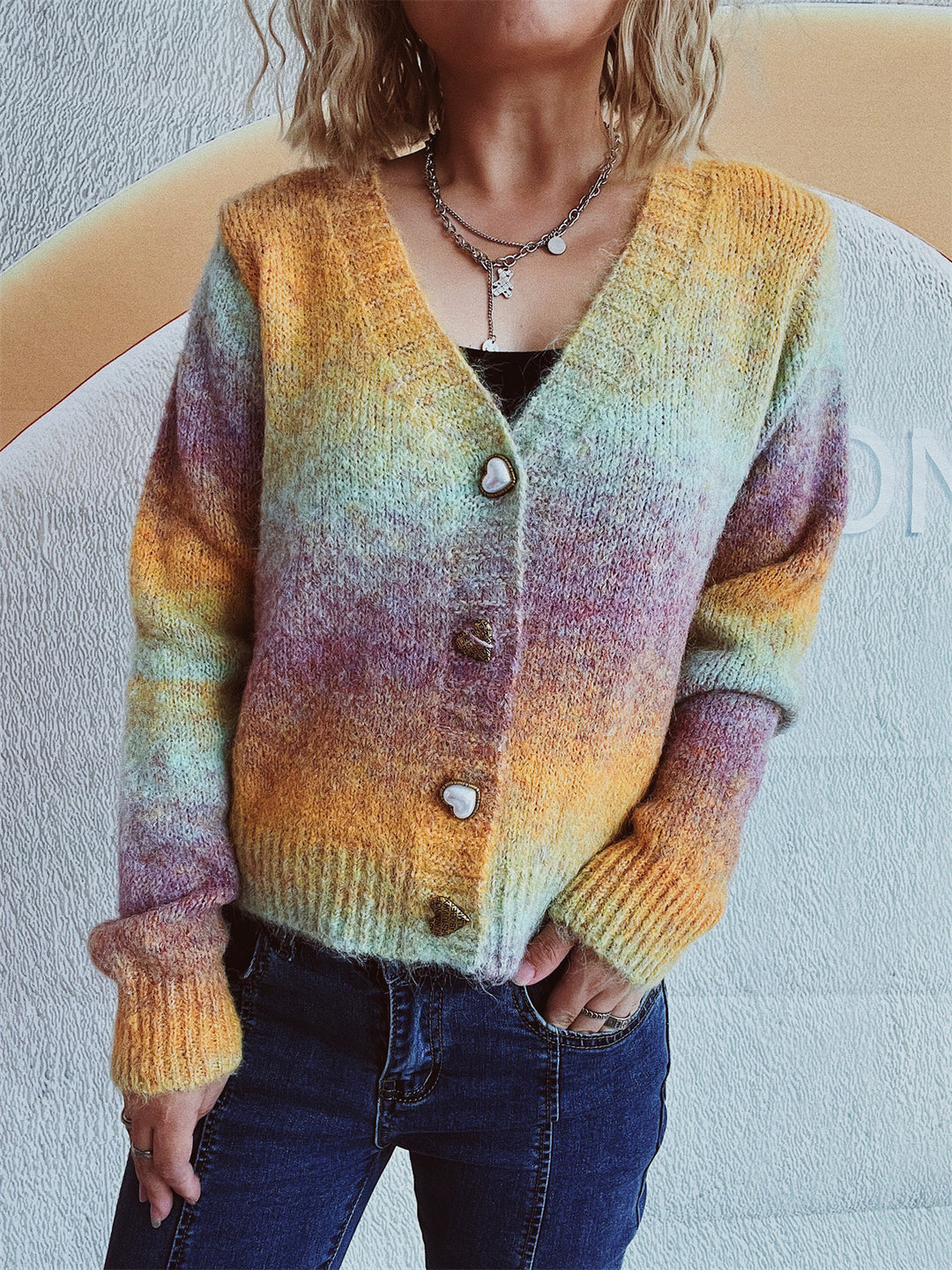 Damen Strickjacke mit luxuriösem Mohair-Material und modischen Herzknöpfen EB