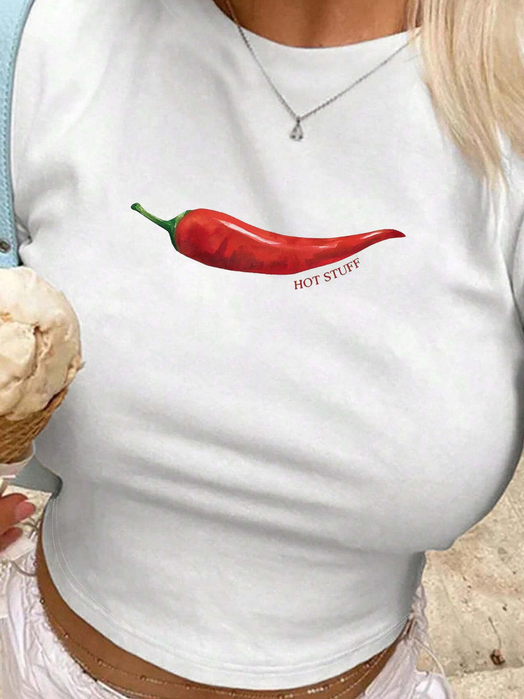 Damen Crop-T-Shirt mit künstlerischem Lippenmotiv und kreativem Druck EB