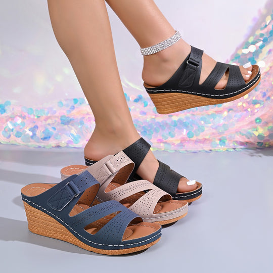 Damen Wedge-Sandalen mit elastischem Riemendesign und perforierter Oberfläche EB