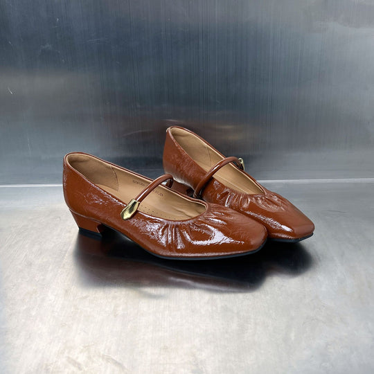 Damen elegante Ballerinas mit dekorativem Riemen und hohem Glanzfinish EB