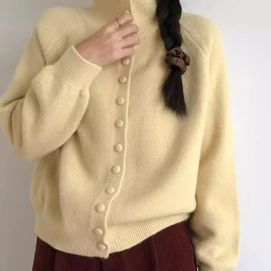Damen Strickjacke mit hoch geschlossenem Kragen und dekorativen Knöpfen EB