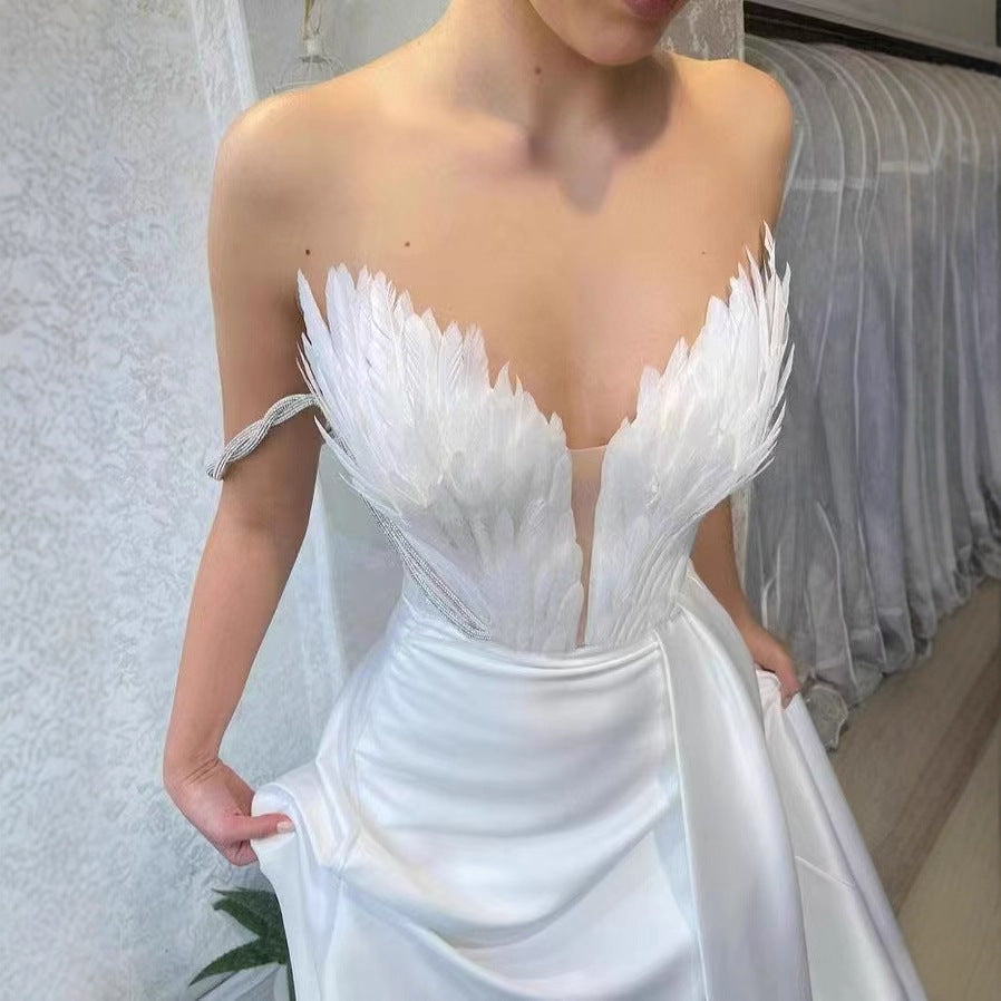 Damen Elegantes Abendkleid mit verzierten Trägern und hohen Schlitz EB