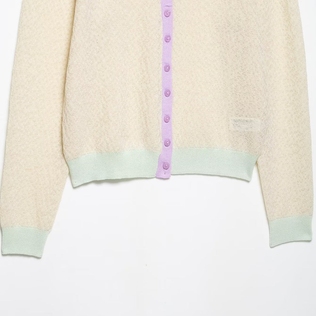 Damen Strickjacke mit zartem Muster und farblich abgesetzten Details EB