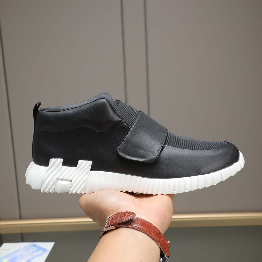 Damen Sportliche Slip-On Sneakers mit modernem Verschlussmechanismus EB