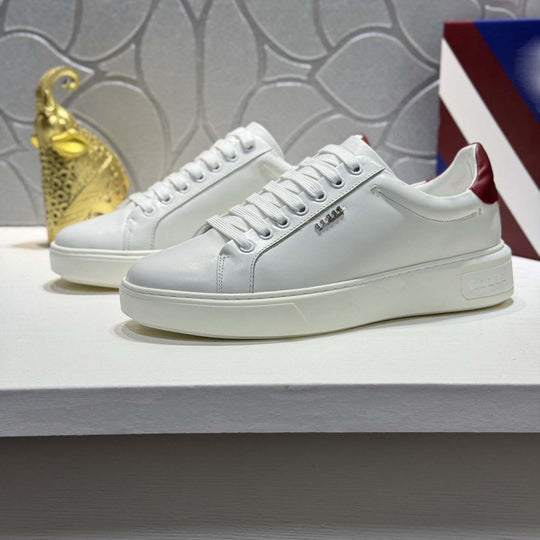 Damen Klassische Sneakers mit eleganten Akzenten von EB