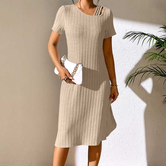 Damen Strickkleid mit modischem Ausschnitt und elastischem Material EB